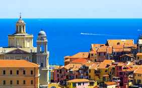 Die Küstenstadt Imperia ist nur 20 Minuten entfernt... - Foto: LianeM / stock.adobe.com